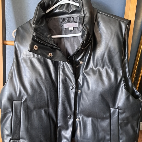 Vest - Picture 9 of 10